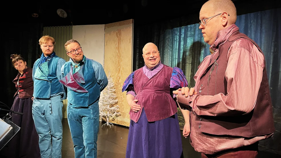 Mikael Andersson och Teater Blanca repeterar "Gösta Berlings saga". 