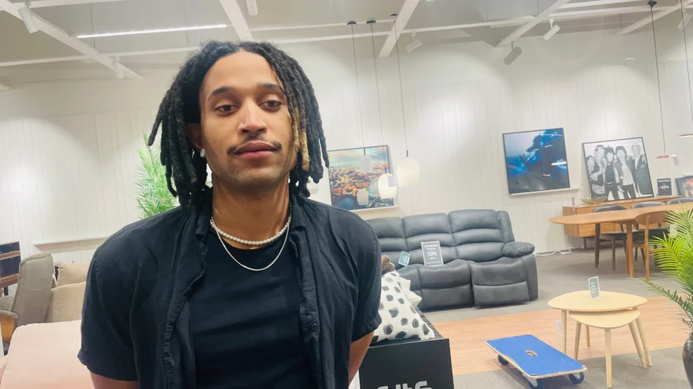 Arvid Antohane Ekman, anställd på Folkhemmet, berättar att beslutet om att möbelbutiken stänger inte kom som en total överraskning.