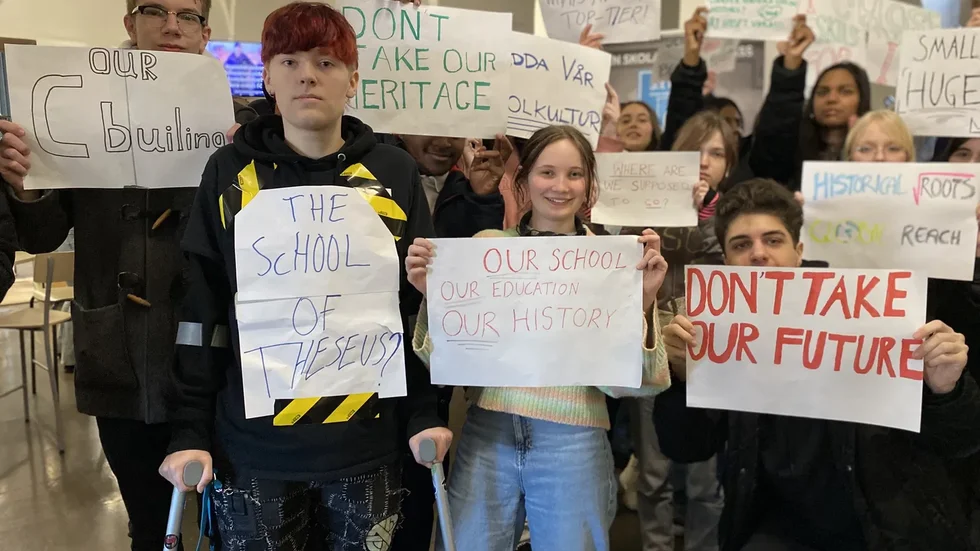 Elever på skolan protesterar.