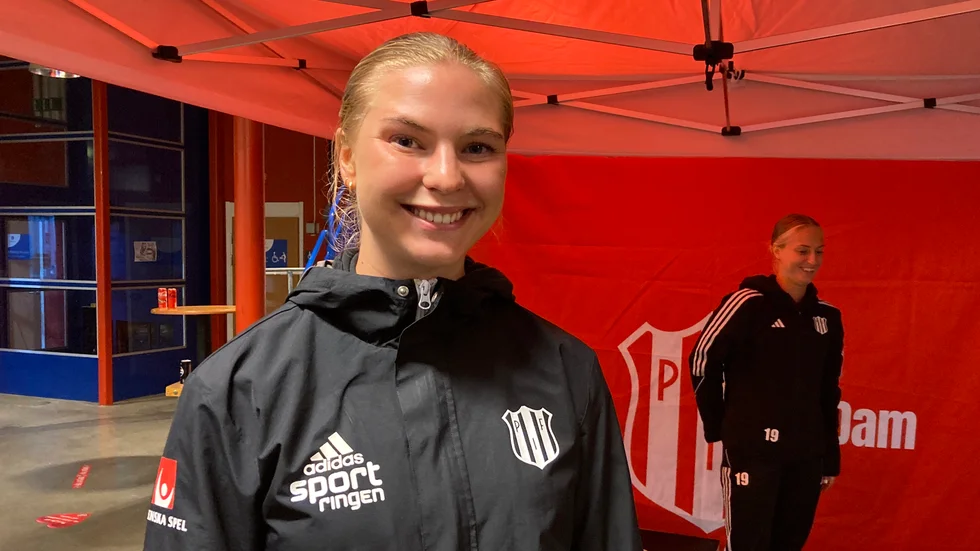 Flera spelare från PIF dam fanns på plats i samband med Suicidpreventiva dagen. Ellen Löfqvist var en av dem. "Det är viktigt att kunna öppna upp samtalet", tycker hon. 