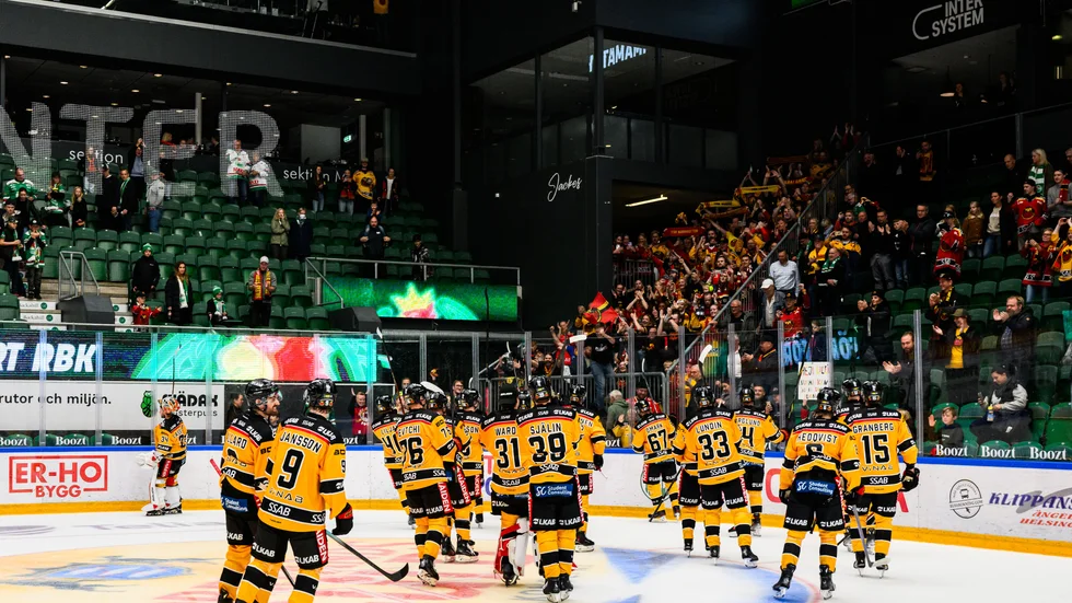 Så här såg det ut på bortasektionen i Ängelholm när Luleå Hockey tidigare i höst mötte Rögle.