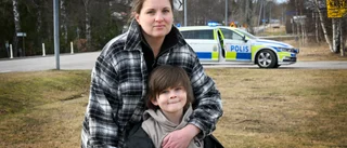 Mamman om trafiken vid skolan: "Folk kör som galningar"