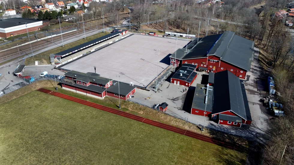 Hargassnerhallen i Motala från ovan, Motala AIF:s hemborg. Efter måndagens årsmöte i Motala AIF:s ishockeyklubb är Johan Thyni omvald ännu ett år.
