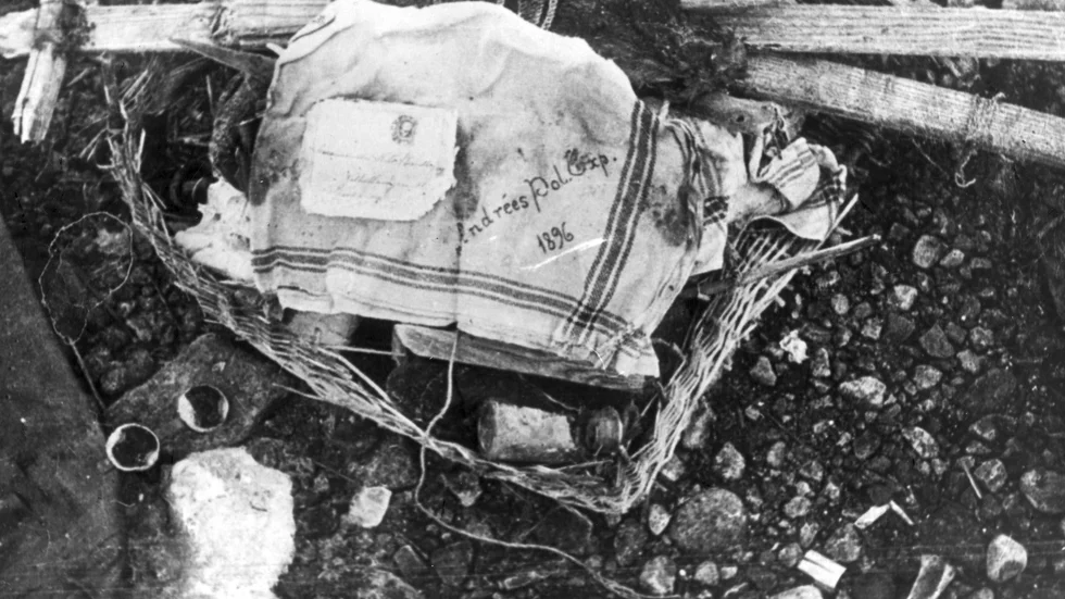 På Vitön över 30 år efter att expeditionen hade gett sig av hittades resterna av den sista lägerplatsen. Viktig dokumentation återfanns också, såsom dagboksanteckningar och andra brev.