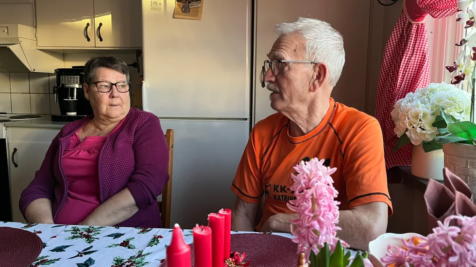 Agneta och Max Pieslinger hade de en otrolig tur. Istället för att sugas ut i havet, dränkas eller krossas av bråte lokaliserade de varandra levande inom en radie av 100 meter. "När vi sett filmer och bilder från platsen i efterhand är det svårt att förstå att vi sitter här i dag", säger Max.