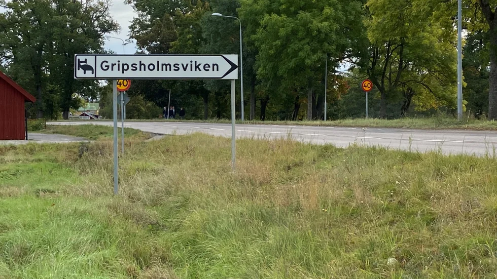 Fjärrvärmeläckan i Mariefred är mellan golfklubben och väg 223 i höjd med Gripsholmsskolan.