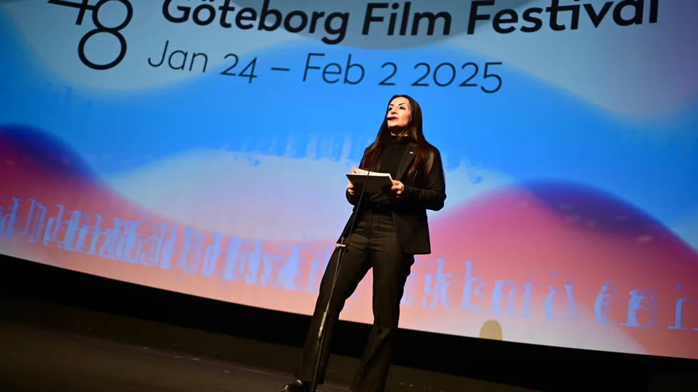 Kulturminister Parisa Liljestrand (M) möttes av burop under sitt invigningstal av Göteborgs filmfestival.