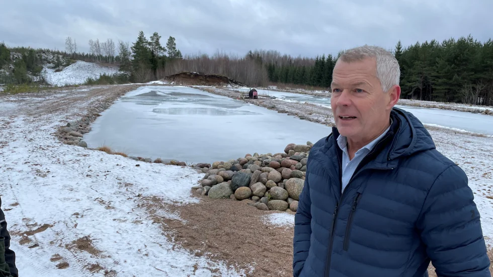 Nu är även de nya kräftdammarna hotade. Blir vattnet i brunnen oanvändbart överväger Bo Andersson att lägga ned kräftodlingen.