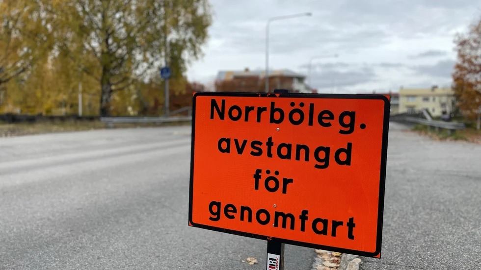 Gångtrafikanter påverkas inte av gatuavstängningen.