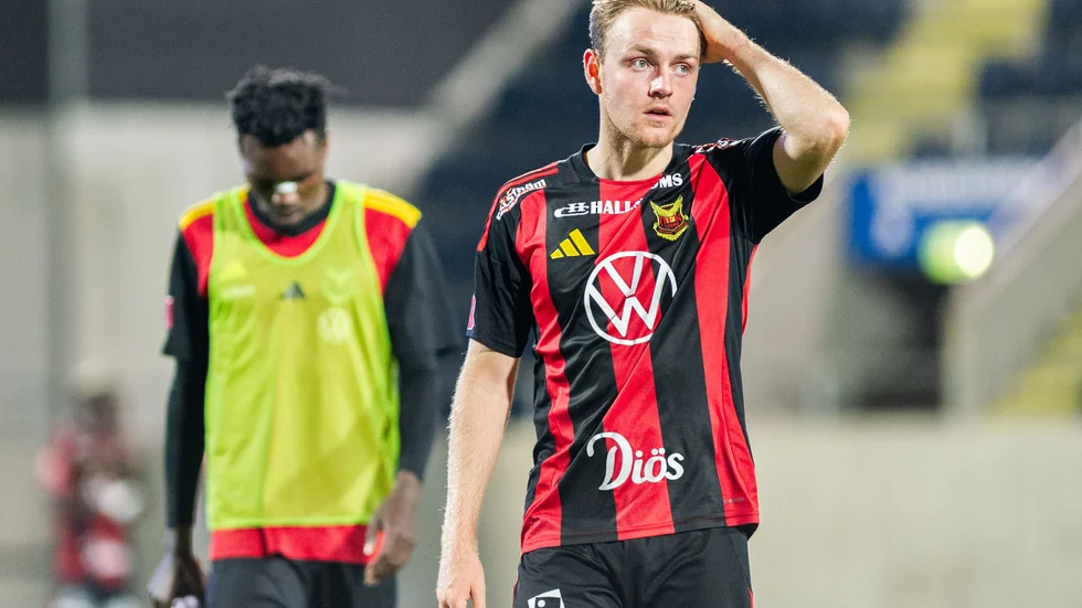 Simon Marklund, från Piteå, har kontrakt med Östersunds FK även nästa år. Och nu står klart att klubben undviker konkurs. (Arkivbild)