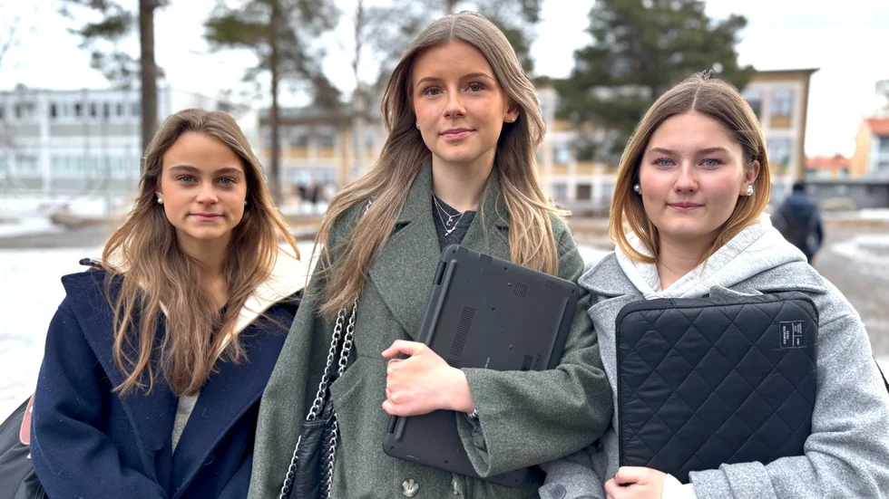 Nova Åkerström, Tuva Lundholm och Alva Wanhainen går i samma klass på Örnässkolan och är tre av niondeklassarna som just nu skriver nationella prov.