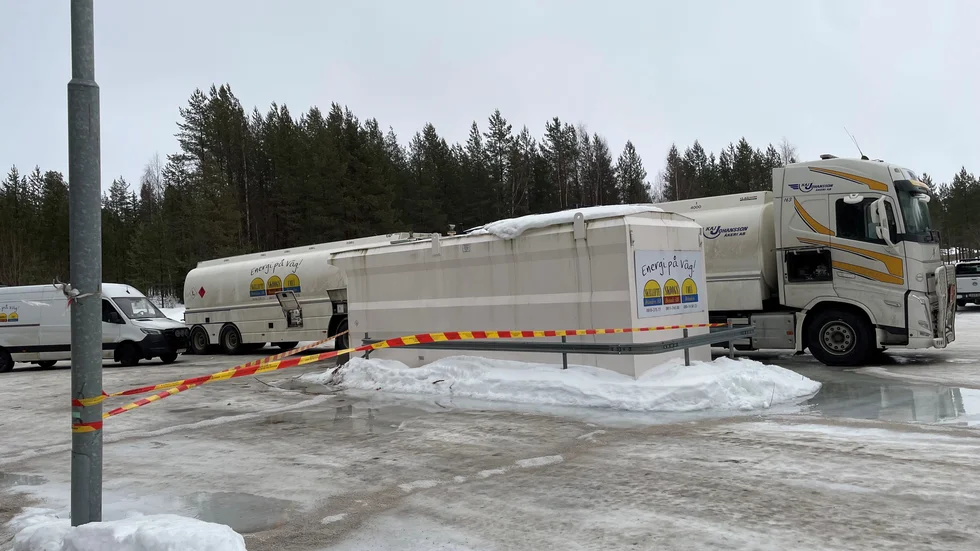 Tre kubik diesel läckte ut i Råneå under måndagen.