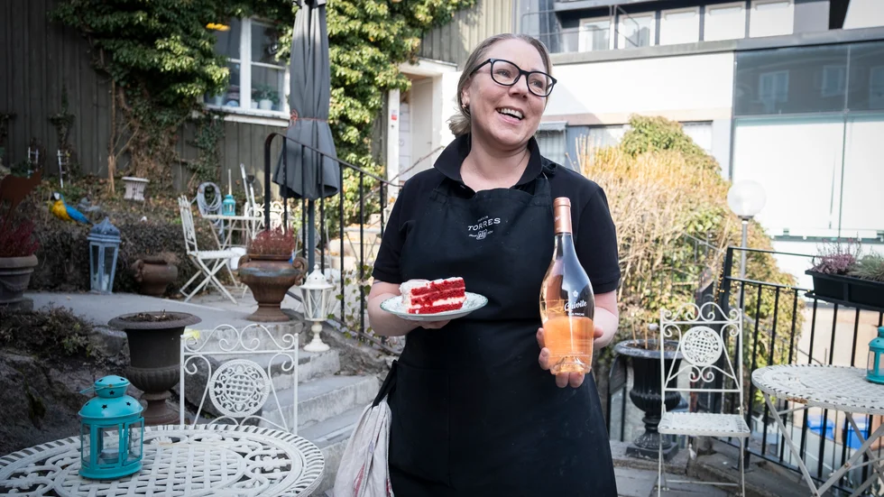 Camilla Åhlin hade aldrig testat på att driva eget företag innan hon tog över Café berget. Trots att hennes egen satsning nu är över uppmuntrar hon andra att våga testa – men att läsa på innan. Bilden är tagen i mars 2022.