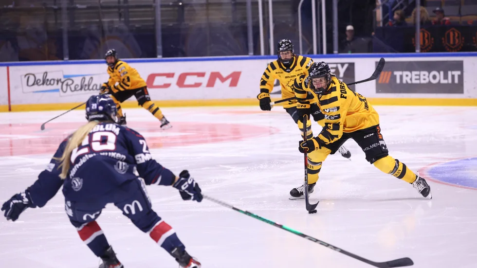 Pernilla Forsgren stack ut på ett positivt sätt i SDHL-premiären mot Linköping.