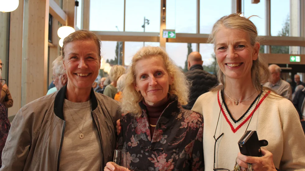 Premiärbesökare på Thomas Anderssons föreställning i kulturhuset