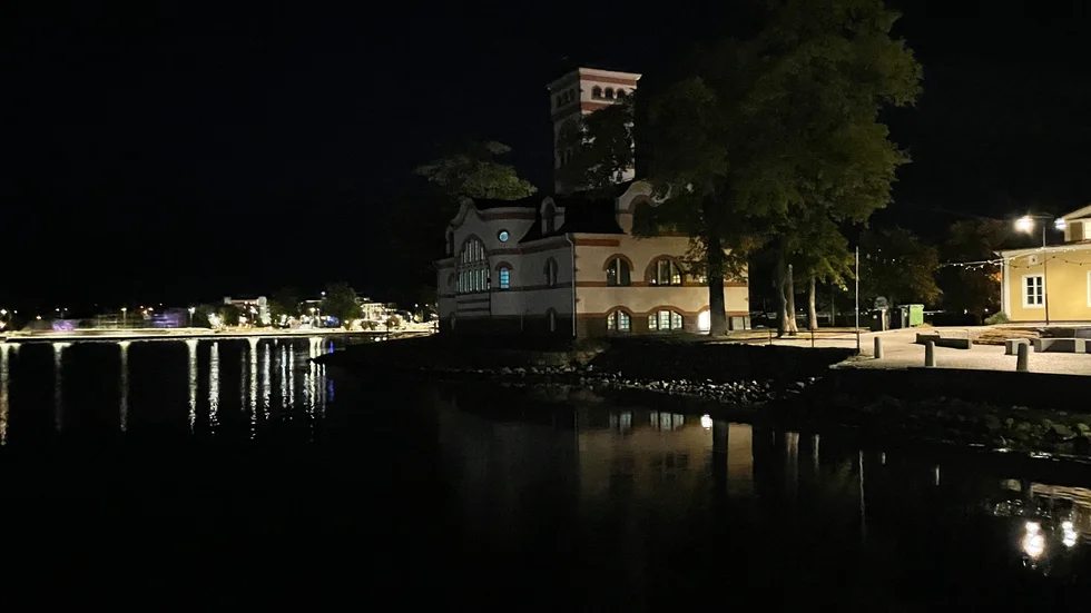 Warmbadhusets ljussättning är trasigt på baksidan av byggnaden, vilket berört läsare. 