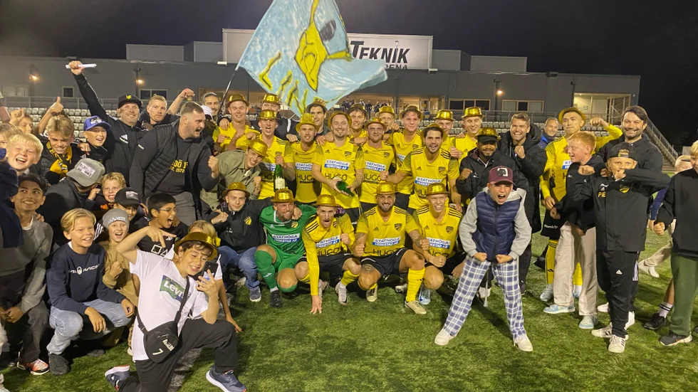 Lindö FF blev seriesegrare i division 4 efter att krossat Svärtinge med 7–0.