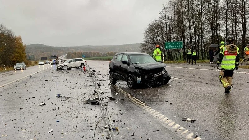 En 60-årig man från Linköping åtalas för att ha vållat den svåra trafikolyckan vid Trafikplats Björnsnäs på E4 i november.