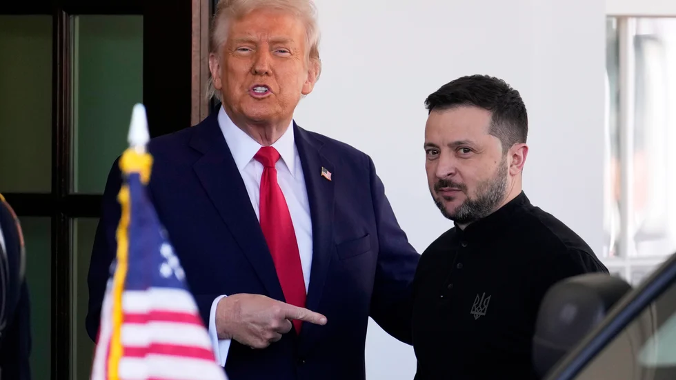 USA:s president Donald Trump när han välkomnade Ukrainas president Volodymyr Zelenskyj till Vita huset för ett välregisserat överfall.
