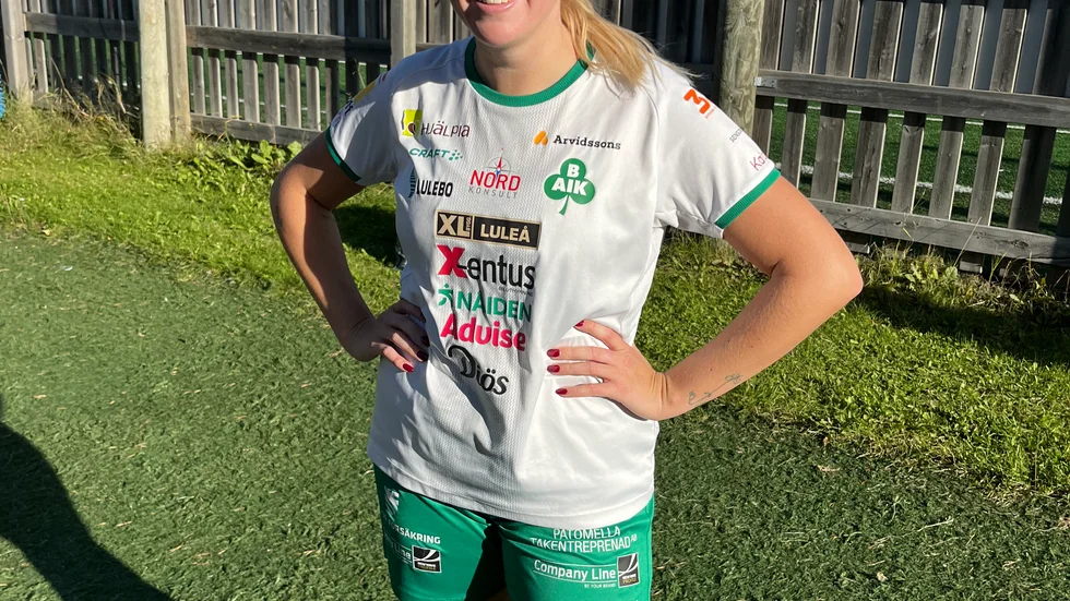 En glad och nöjd Emma ERiksson efter segermålet som faktiskt kan innebära ett nytt kontrakt i damettan för hennes Bergnäset.