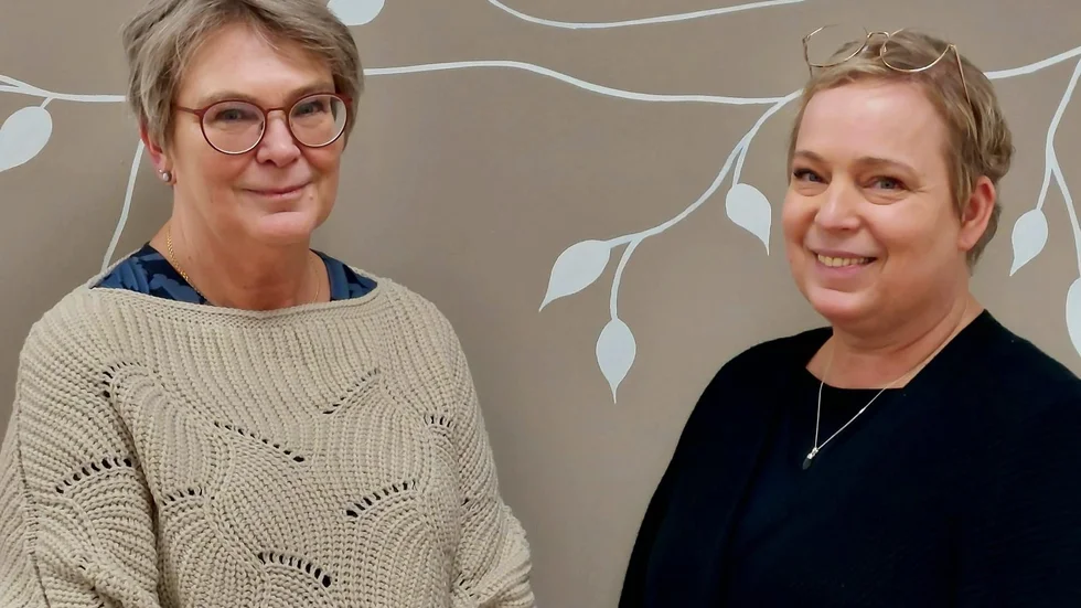 Annica Pettersson till vänster och Camilla Ahlmark till höger, från socialförvaltningens individ- och familjeomsorg i Vingåker. 