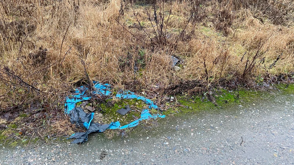 Trafikverket svarar nu om de dumpade byggsoporna vid trafikplats Marielund i Eskilstuna.