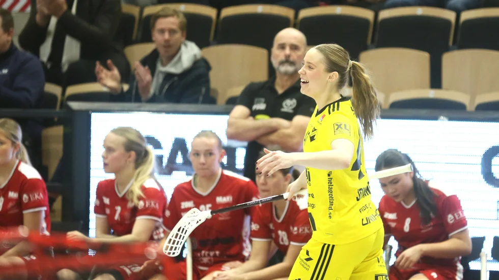 Ella Johannesson jublar efter Endres vackra 2-0-mål i boxplay mot Telge.