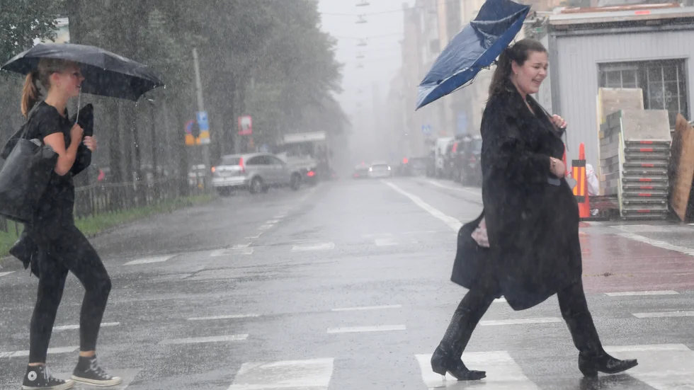 Skyfall varvat med torrperioder. Ett extremare väder är en av följderna av att jordens temperatur stiger.