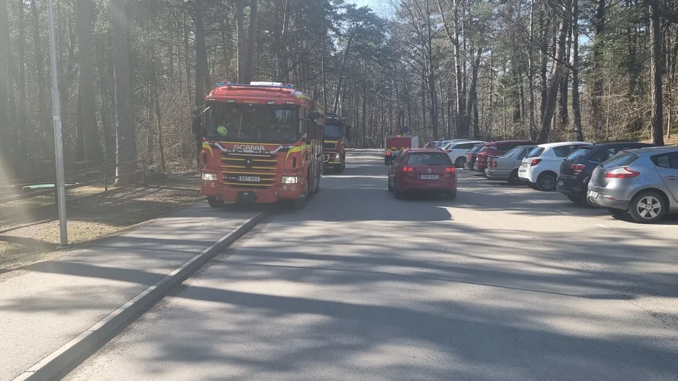 Under söndagseftermiddagen gick det ut larm om explosion och överhängande fara. Det visade sig dock handla om tomma lustgasflaskor.