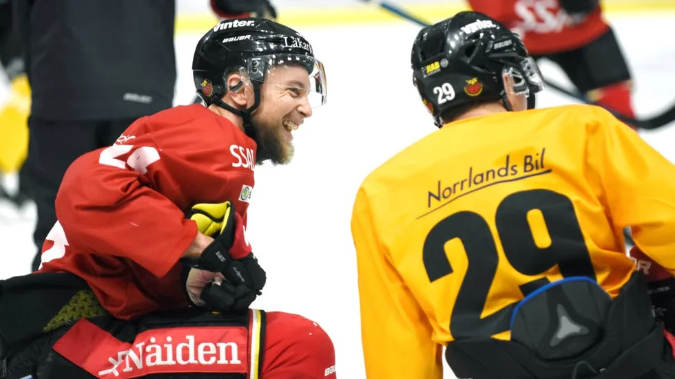 Följ Luleå Hockeys träning direkt.