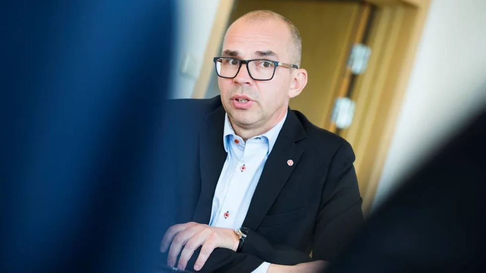 Kommunalrådet Niklas Nordström (S), Luleå, skriver regelbundet på sidan 2 i NSD.
