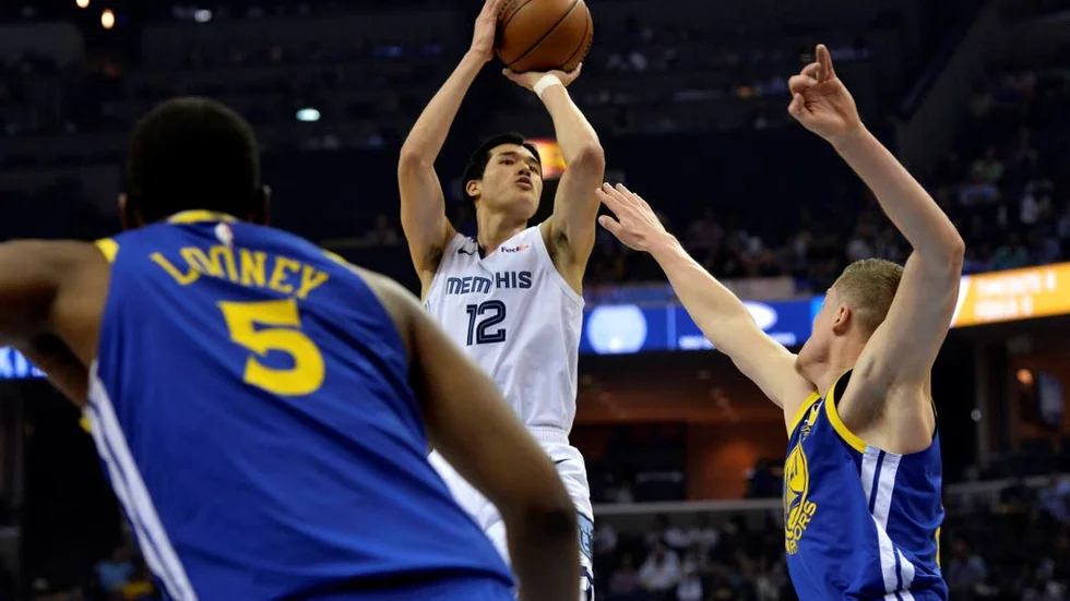Jonas Jerebko till höger i bild avslutade NBA-grundspelet med förlust.
