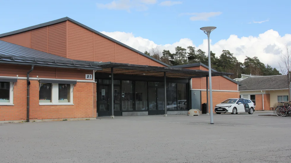 I flera år har man i perioder haft problem med stökiga ungdomar i kulturhuset. 