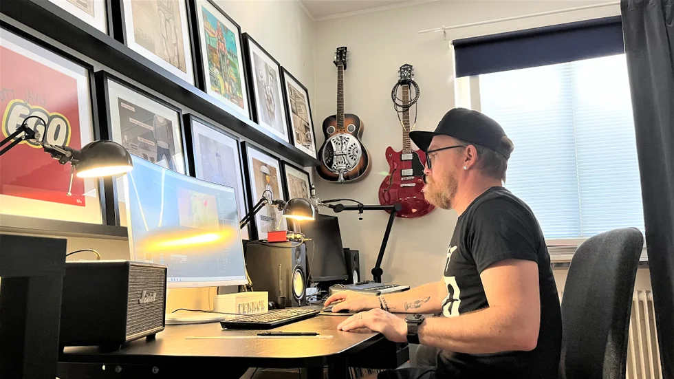 Tomas Paulsson kallar sig Tjet72. Han börjar alltid med att teckna sina bilder för hand innan han lägger in dem i datorn och gör själva animeringen. 