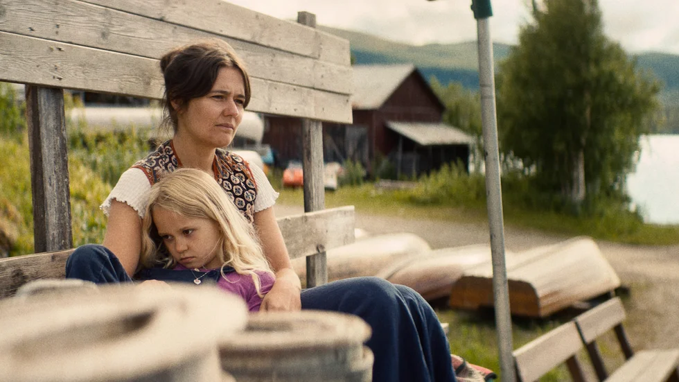 Kerstin Ekmans roman "Händelser vid vatten" blev tv-serie 30 år efter att den kom ut. Asta Kamma August hade en av de bärande rollerna.