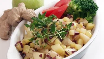 Ingefärspytt. Vegetarisk pytt smaksatt med syrligt äpple och riven ingefära blir frisk och kryddig i smaken.Foto: Dan Strandqvist