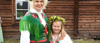 Stövelkastning på meänkieli – så firades midsommar i Jukkasjärvi