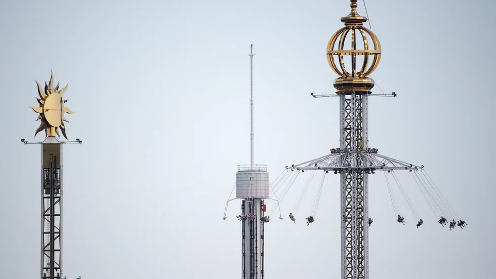Dagens besökare på Gröna Lund svingar högt över gårdagens mer problematiska attraktioner.
