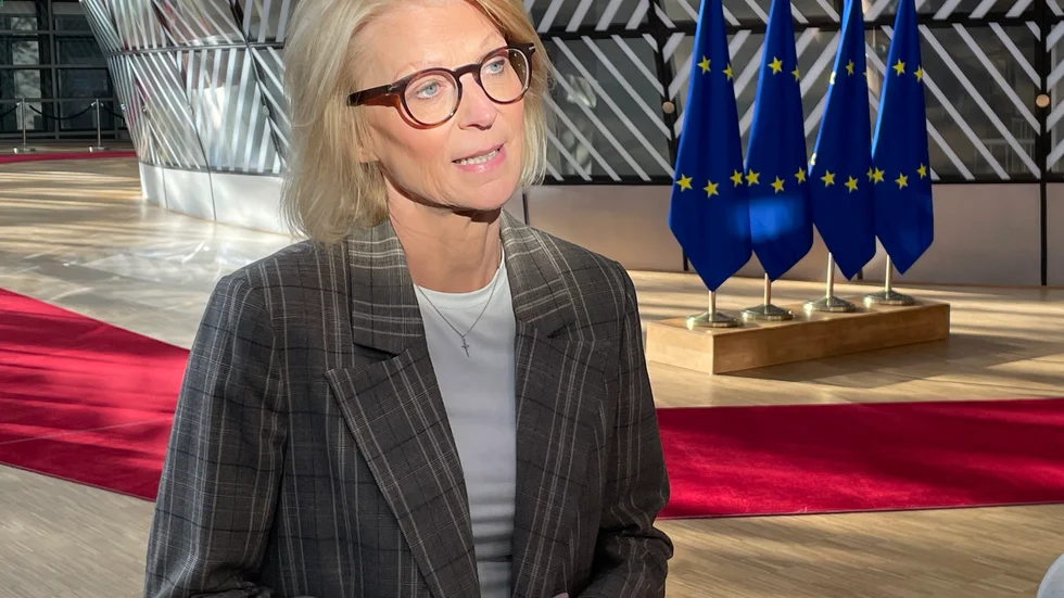 Finansminister Elisabeth Svantesson (M) på väg in till tisdagens EU-möte i Bryssel.