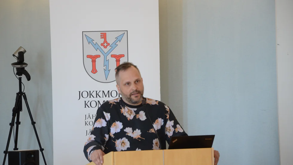 Kommunalrådet Henrik Blind (MP) ser ett efterlängtat trendbrott i ett plus på 14 personer i SCB:s statistik.