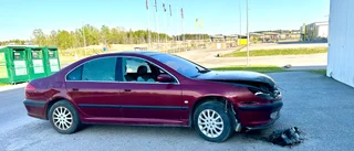 Utbrunnen bil övergiven i månader – nu vandaliserad på Lövåsen