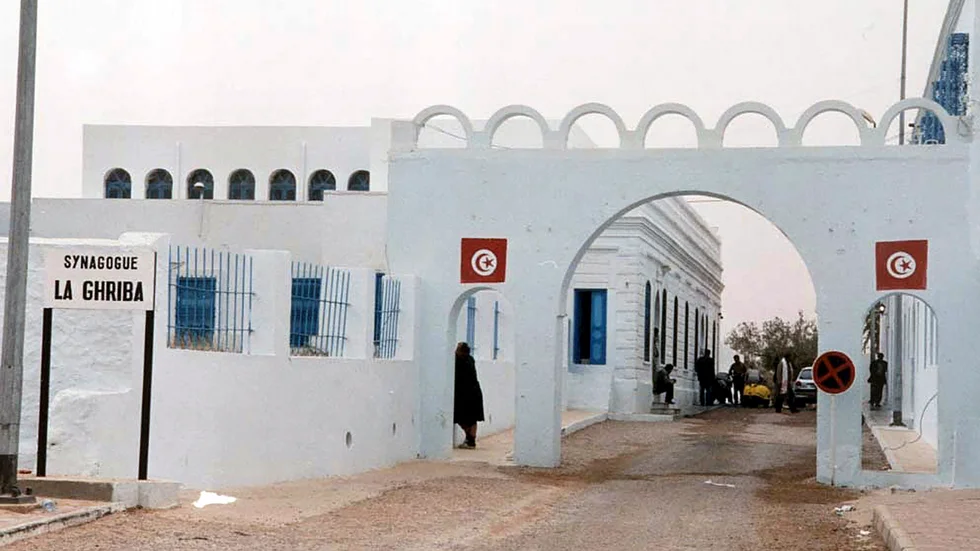 Minst fyra personer dödades vid Ghriba-synagogan i Tunisien. Arkivbild.