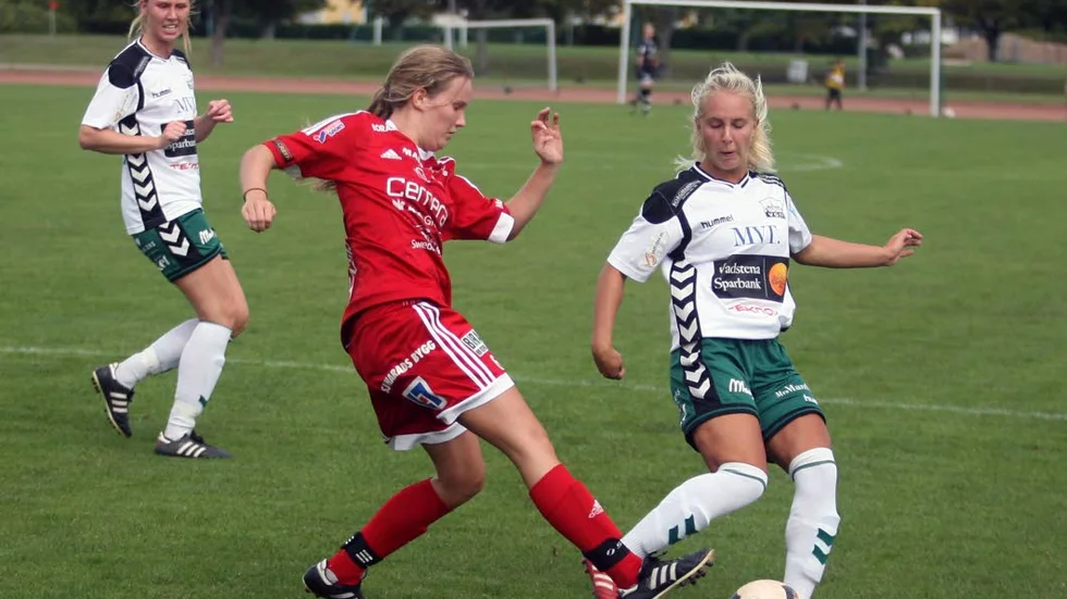 MÅLSKYTT. Emelie Ljungberg gjorde ett av målen när Vadstena GIF vann årets första träningsmatch, 2–0 mot Skövde KIK.