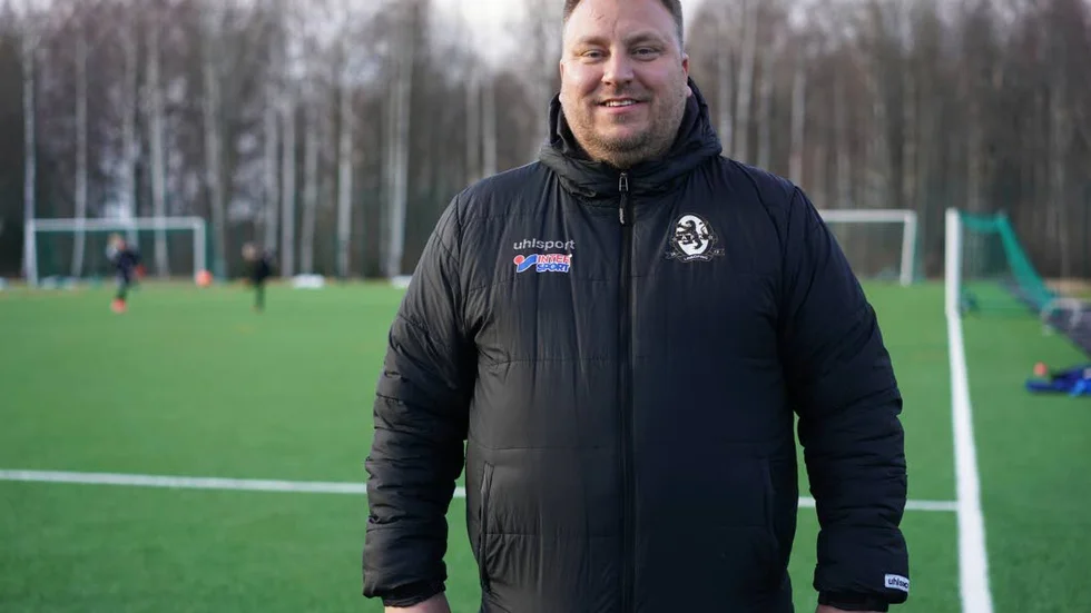 Jonathan Johansson har gjort ett bra jobb i AFK Linköping. Nu är fotbollstränaren på Maifs önskelista inför nästa säsong.