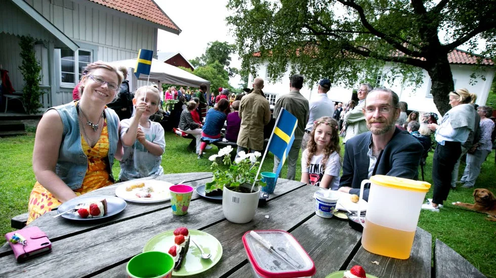 Midsommarfirare är vi allihopa. Maria Söderbäck-Borg, Mattias Borg, Jonatan Borg och Johan Borg firade midsommar i Linnés Sävja.