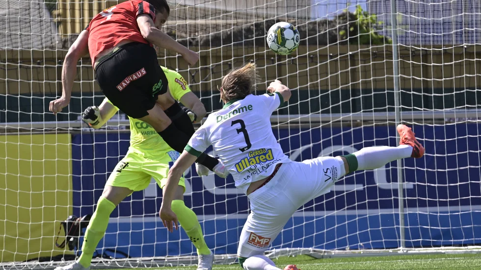 Nikola Vasic nickar in 2–0-målet för BP.