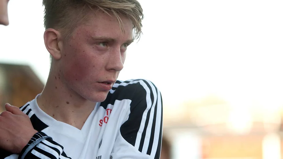 Landslagsuupdrag. Adam Egnell representerar Sverige och missar Maifs match mot Karlslund.