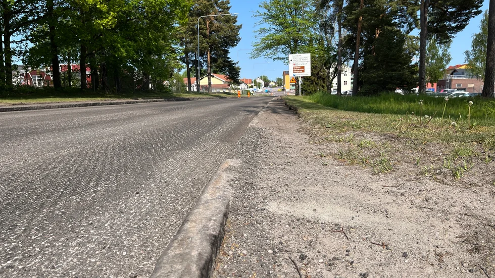 Kantsten har stulits från Folkparksvägen.
