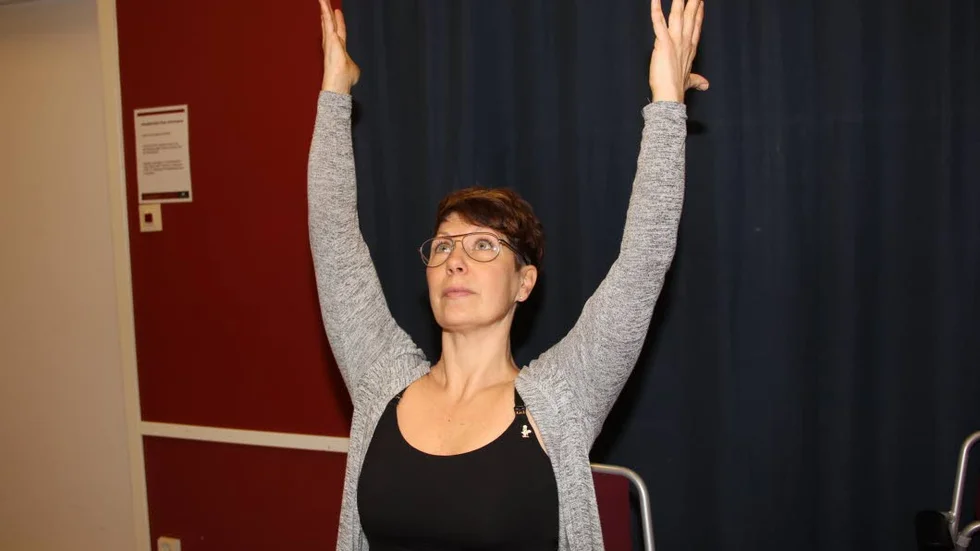 Annsofie Åhlander (som i helgen gifter sig och tar efternamnet Fulici) under ett lunchpass i yoga som hon häromdagen höll på SVA.