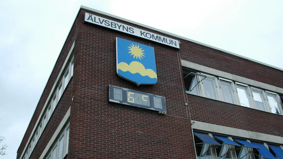 Det har inte börjat bra för det nya högerstyret i Älvsbyns kommun.